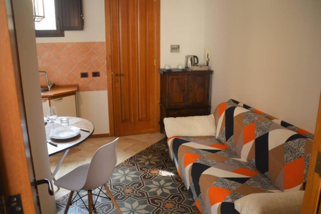 Wineexperience- Wine&Jacuzzi Suite Lecce Buitenkant foto