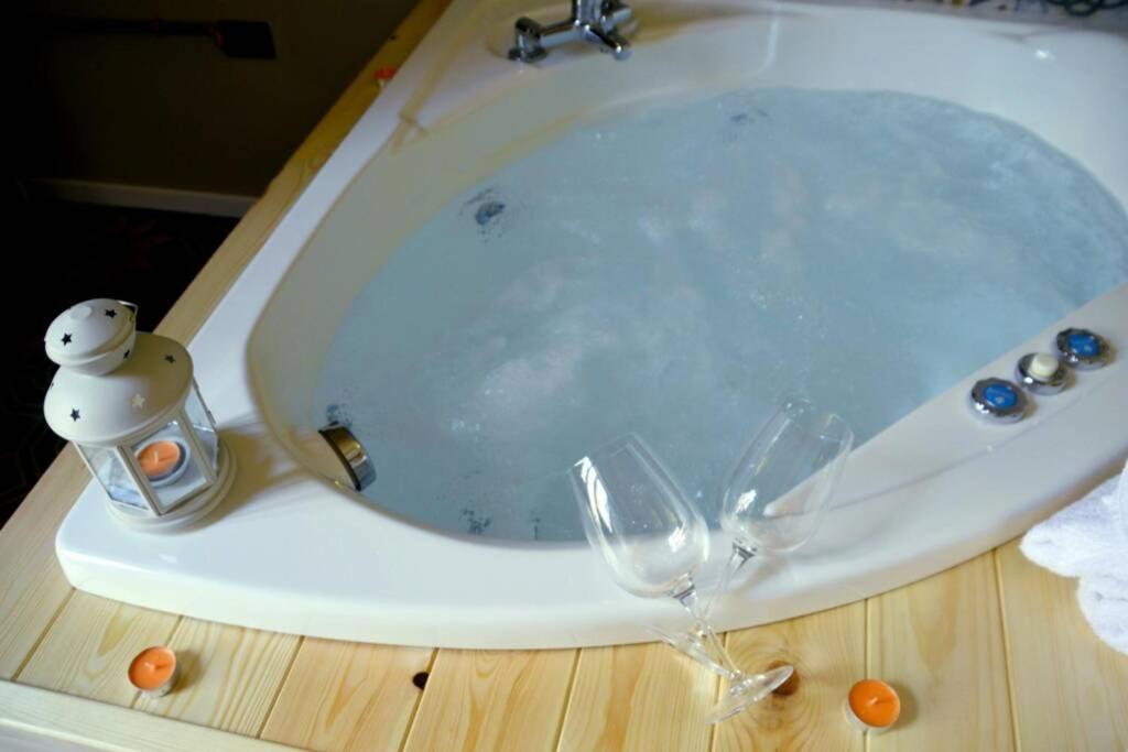 Wineexperience- Wine&Jacuzzi Suite Lecce Buitenkant foto