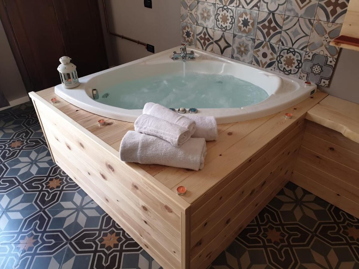Wineexperience- Wine&Jacuzzi Suite Lecce Buitenkant foto