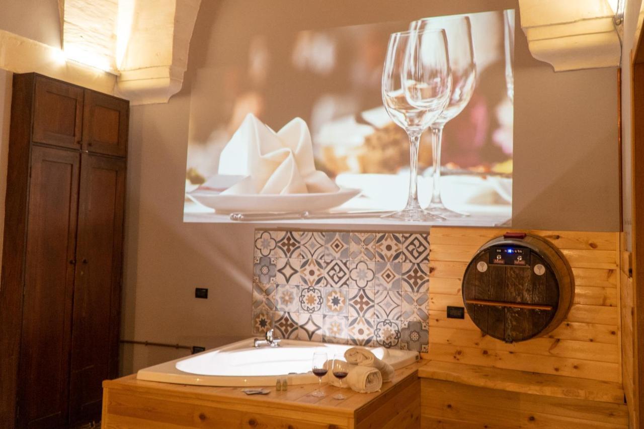 Wineexperience- Wine&Jacuzzi Suite Lecce Buitenkant foto