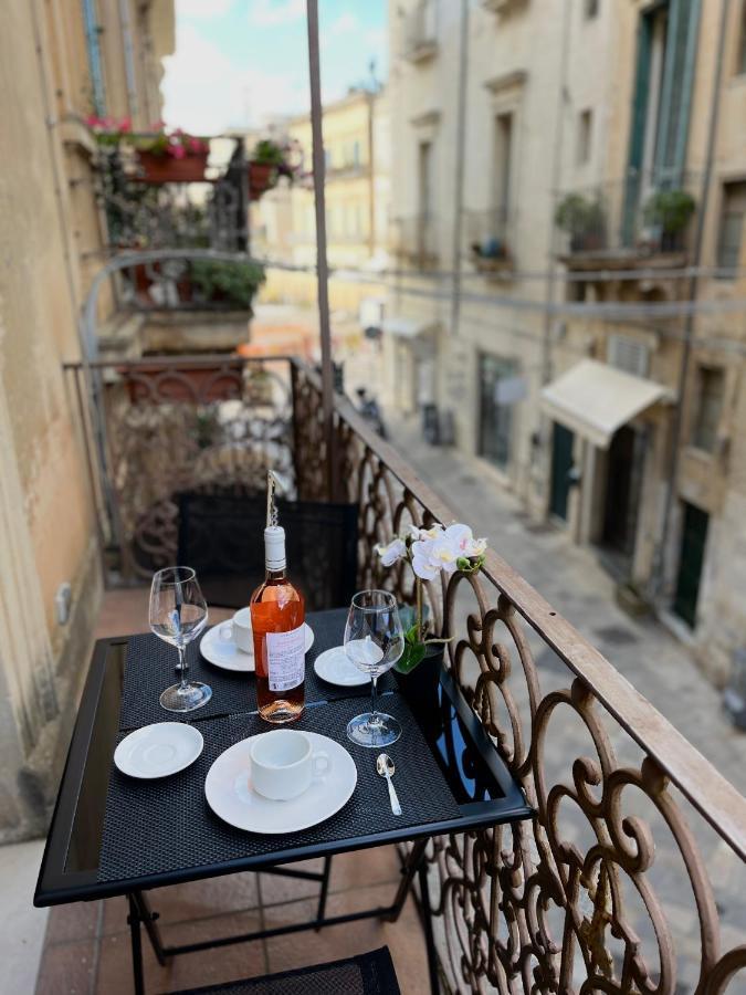 Wineexperience- Wine&Jacuzzi Suite Lecce Buitenkant foto