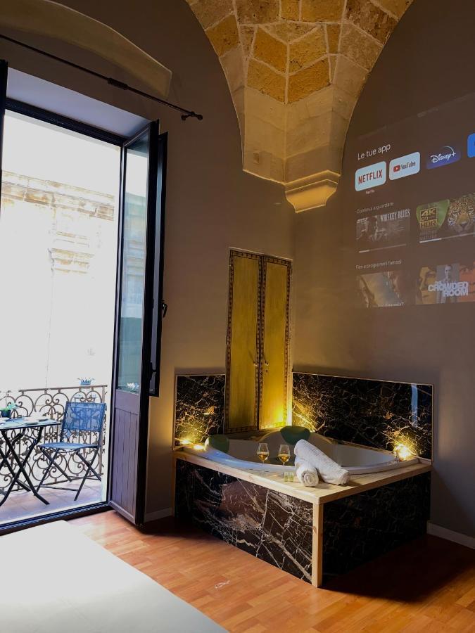 Wineexperience- Wine&Jacuzzi Suite Lecce Buitenkant foto